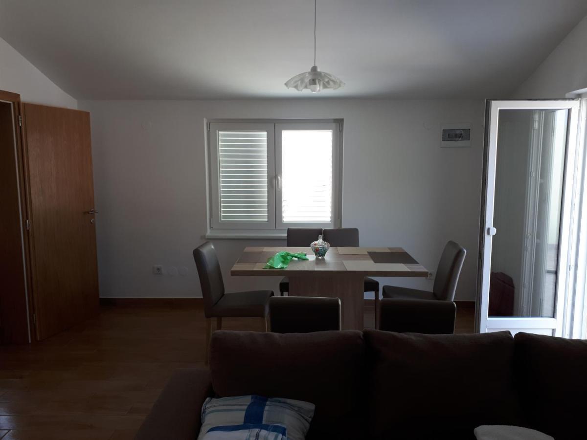 Apartmani Andrea Karlobag Exterior photo