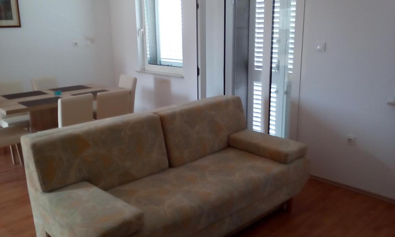 Apartmani Andrea Karlobag Exterior photo