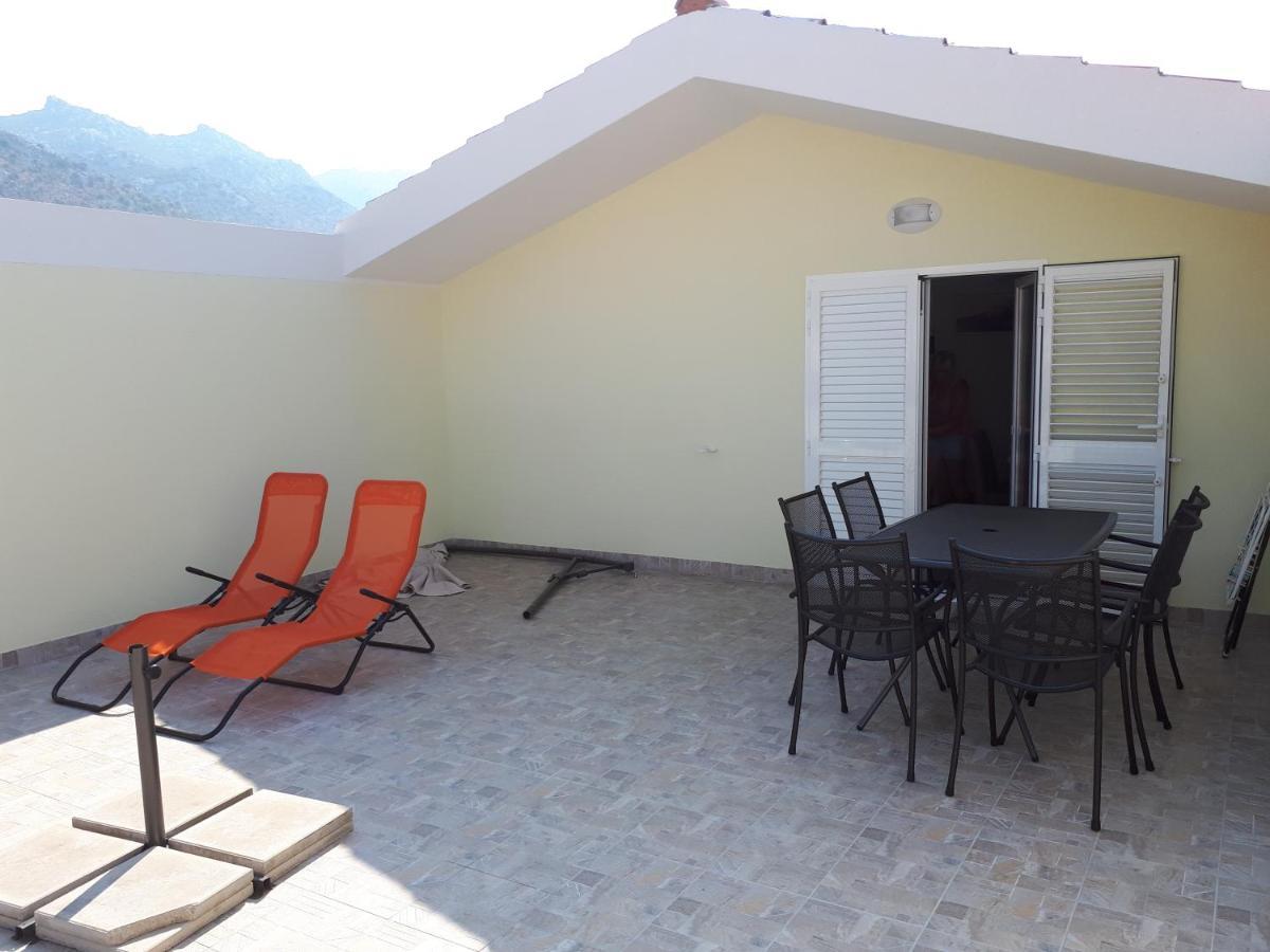 Apartmani Andrea Karlobag Exterior photo