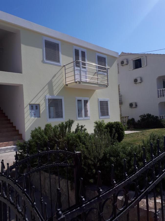 Apartmani Andrea Karlobag Exterior photo
