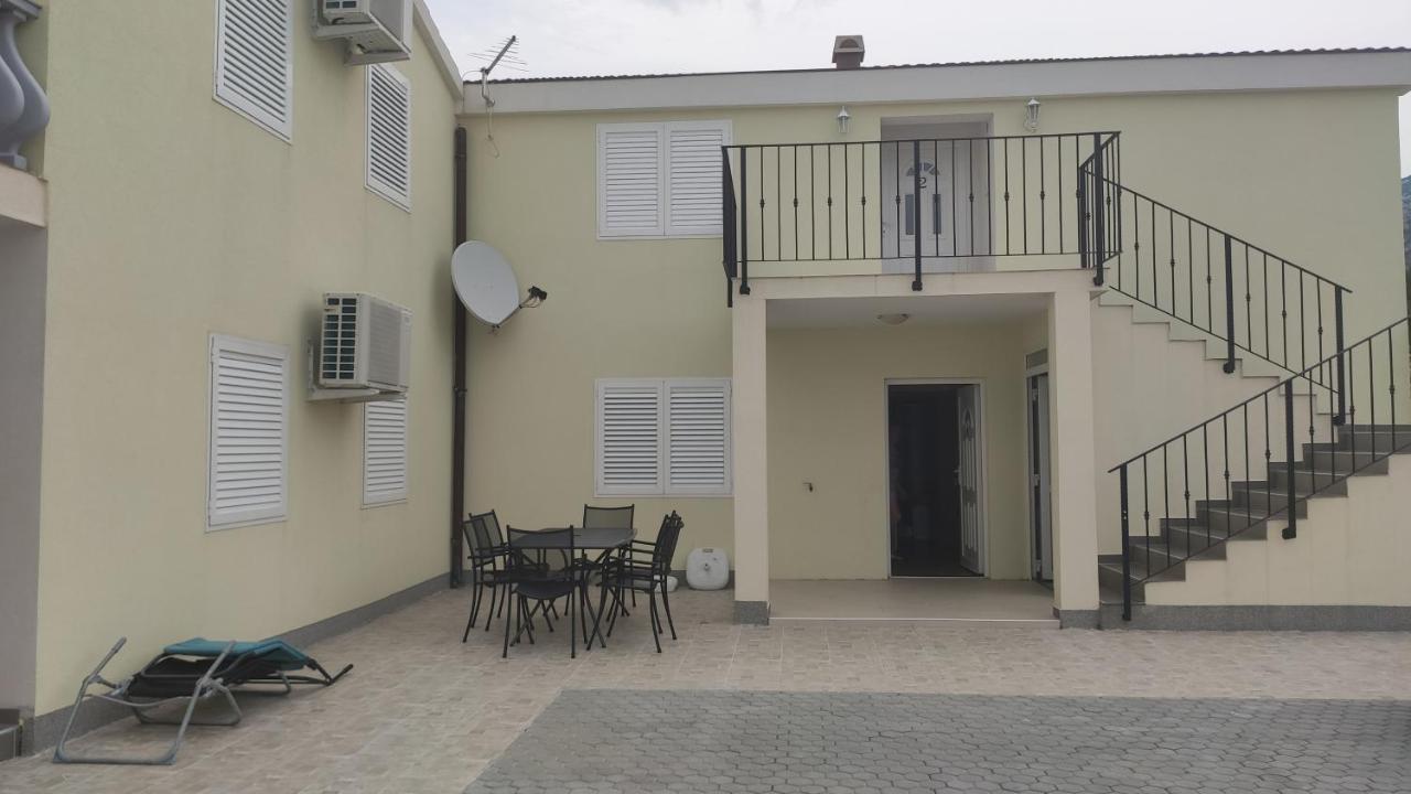 Apartmani Andrea Karlobag Exterior photo