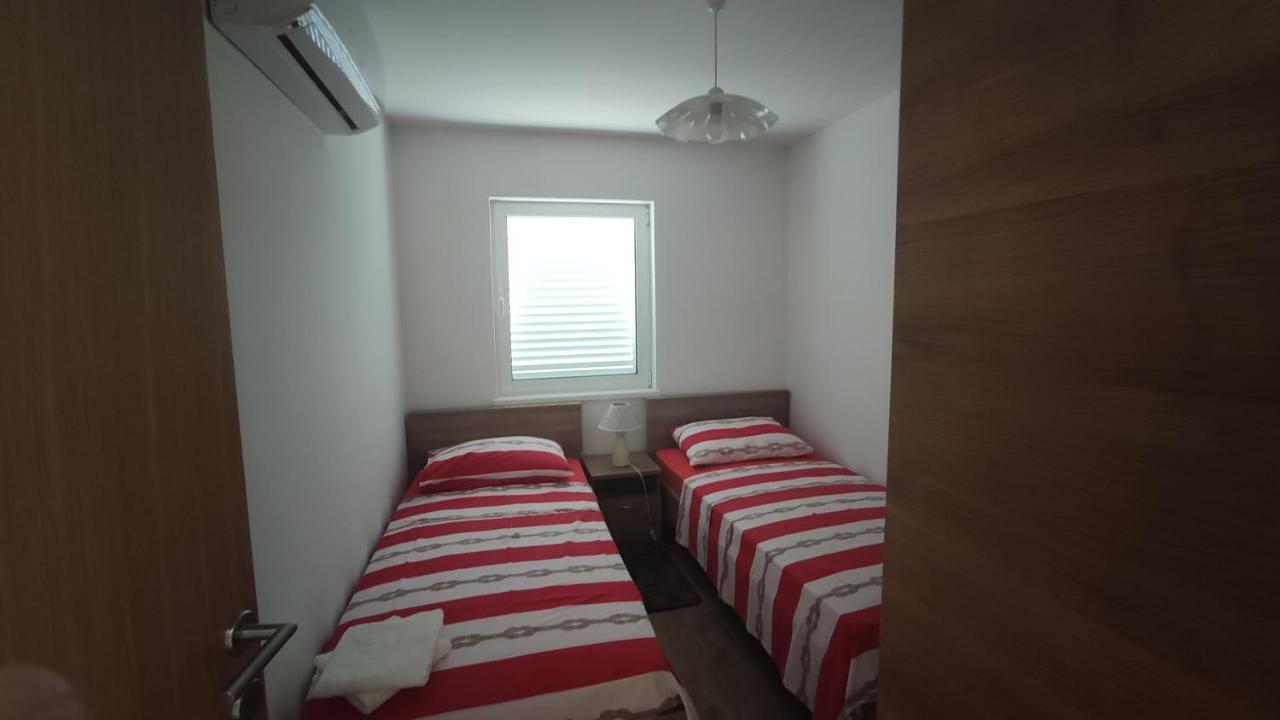 Apartmani Andrea Karlobag Exterior photo